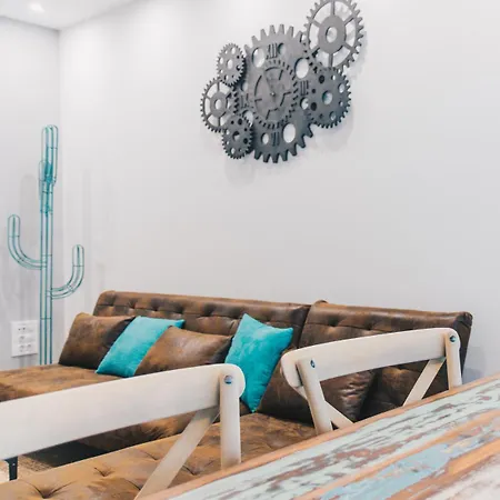 Izar By People Apartman *