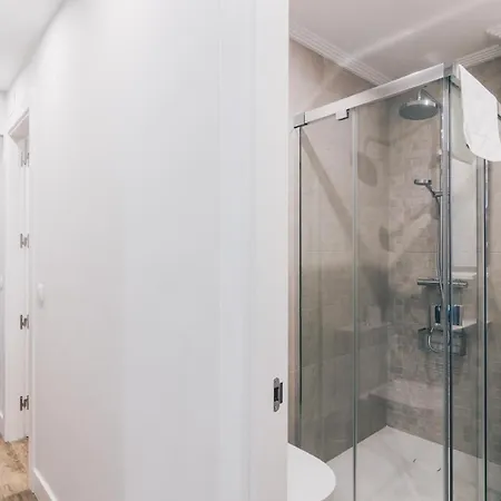 Izar By People Apartman *